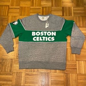Boston Celtics Sweatshirt by AEO (Tailgate Line). Gray/White/Green. XL.